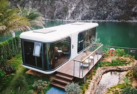 Kapsul Luar Angkasa: Pod Digital Nomad Tanpa Jaringan Listrik Terbaik