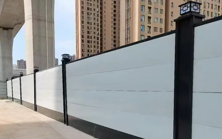 Pagar Konstruksi Dilas Barrier Hoarding Square untuk Situs Logam